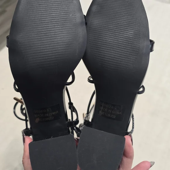 Genshuo Black Strappy Women's Heels - Picture 10 of 16